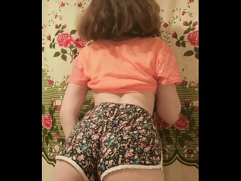 ❤️ セクシーな若いベイブがカメラでショーツを脱ぐ ❤ ポルノfb ❌️